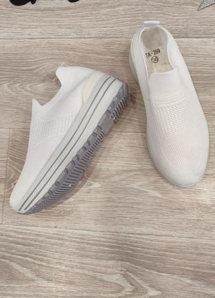 Кросівки жіночі стильні текстиль літні дихаючі білі5 фото