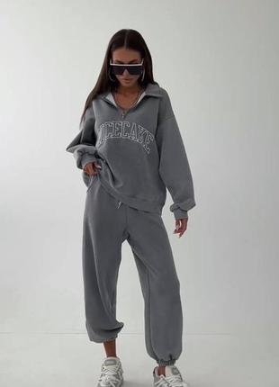 Спортивный костюм