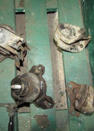 Опора двигуна hyundai tucson 2004-2014 218302e000