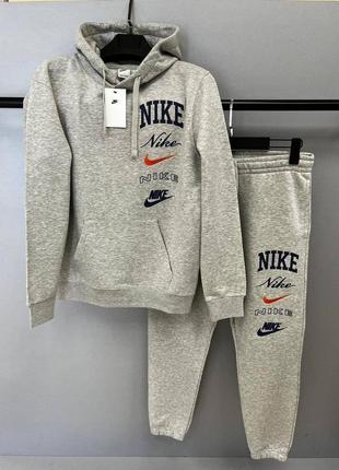 Мужской спортивный костюм серый nike club