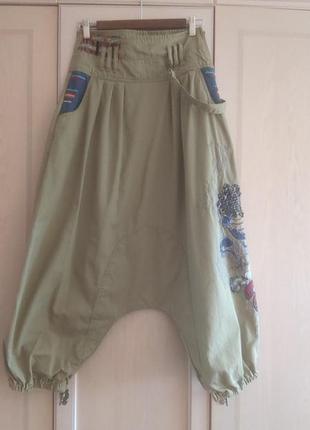 Плотные коттоновые брюки с мотней от desigual.