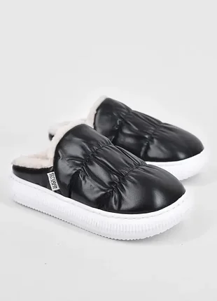 Кімнатні капці з еко-шкіри на хутрі / домашні тапочки