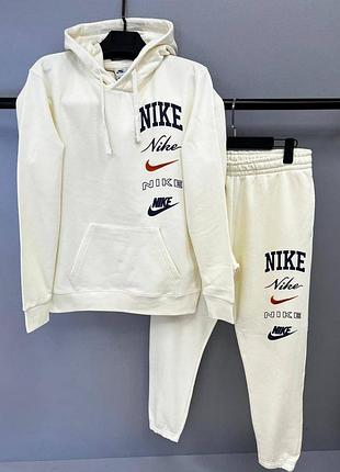 Мужской спортивный костюм комплект молочного цвета nike club