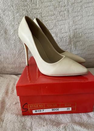 Лодочки кожаные