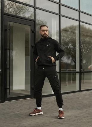Спортивный костюм: кофта, штаны и борсетка
