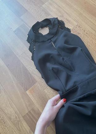 Черное короткое платье с кружевом и открытой спиной5 фото