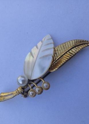 Брошь винтаж с перламутром.