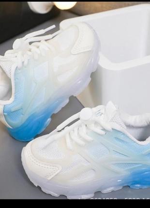 Мега стильні та зручні  кросівки