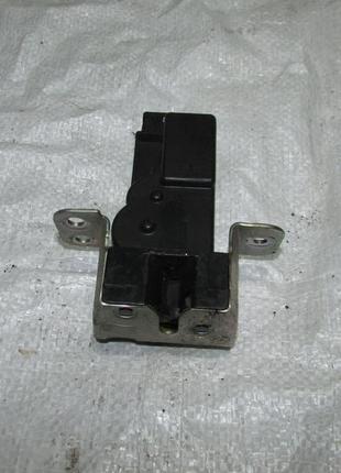 Замок скла кришки багажника chevrolet captiva c140 2011-2016