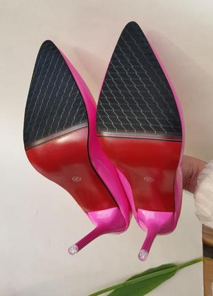 Шикарнющі лакові нові рожеві туфлі на підборах8 фото