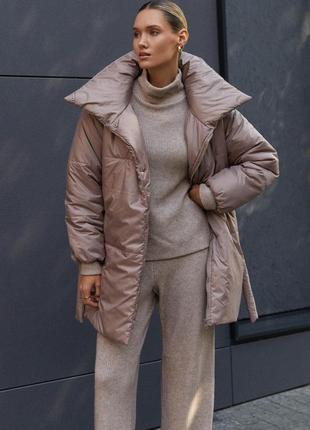 Бежевая куртка с поясом