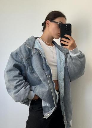 Трендова джинсова обʼємна куртка