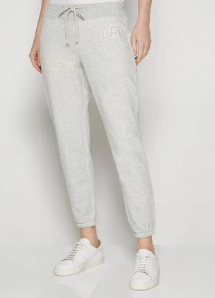 Оригінал жіночі спортивні штани gap logo fleece joggers light heather grey 221318191