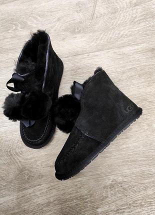 Угг мини черные замшевые сапоги. ugg bailey bow mini suede black