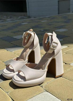 Бежевые женские босоножки на каблуке каблуке7 фото