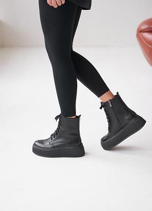 Демисезонные кожаные ботинки черного цвета