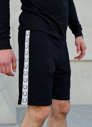 Шорти fred perry на лампасах