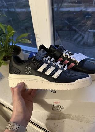 Кожаные кроссовки adidas forum low x andre saraiva