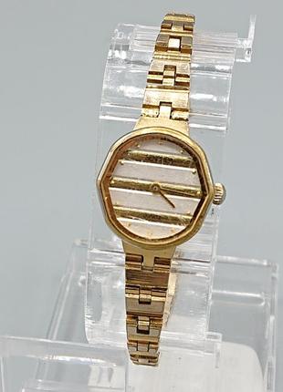 Редкие винтажные позолоченные кварцевые часы sekonda 924