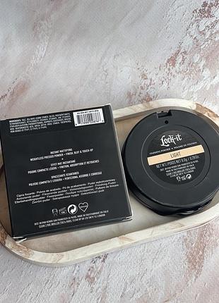 Легкая, матирующая прессованная финишная пудра kvd beauty lock-it refillable...