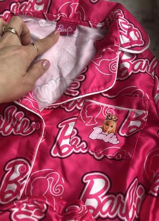 Розовая сатиновая пижама барби4 фото