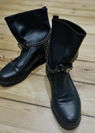 Женские ботинки