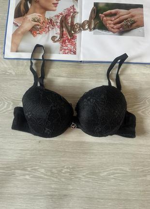 Чёрный брендовый бюстгальтер с пушап