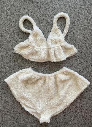 Пухнастий жіночий комплект