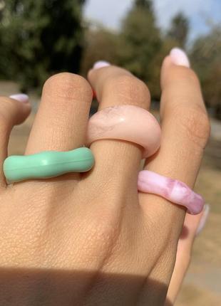 Яркий набор колец из эпоксидной смолы