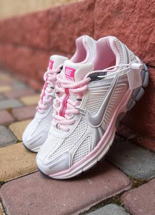 Жіночі шкіряні кросівки nike air zoom vomero 5 white pink