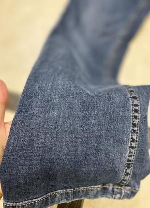Прямі джинси з потертостями3 фото