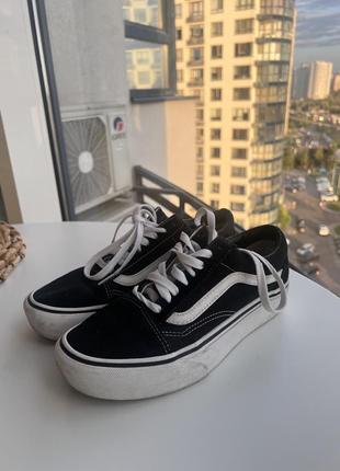 Кеди vans.