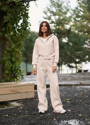 Спортивный теплый костюм