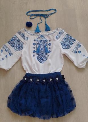 Вишиванка та спідничка