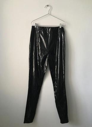 Новые латексные брюки с высокой талией asos river island черные лаковые виниловые штаны с разрезами9 фото