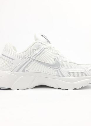 Жіночі шкіряні кросівки nike air zoom vomero 5 white silver найк зум вомеро 54 фото