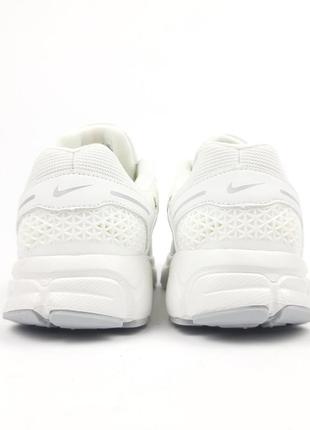 Жіночі шкіряні кросівки nike air zoom vomero 5 white silver найк зум вомеро 57 фото