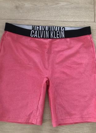 Шорти  calvin klein.