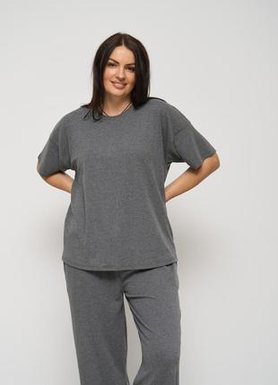 Комплект женский с брюками и футболкой в рубчик 476012 фото