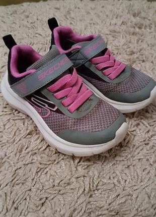 Дівчачі кросівки sketchers