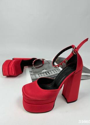 Шикарные женские туфли на высоком массивном каблуке1 фото