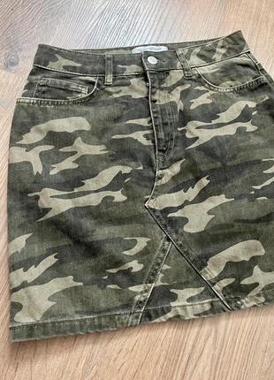Короткая джинсовая юбка камуфляж хаки new look xs1 фото