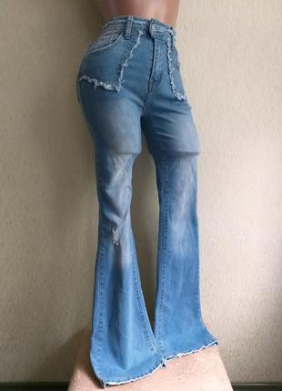 Крутые джинсы клеш с бахромой. палаццо. стрейчевые. голубые.2 фото