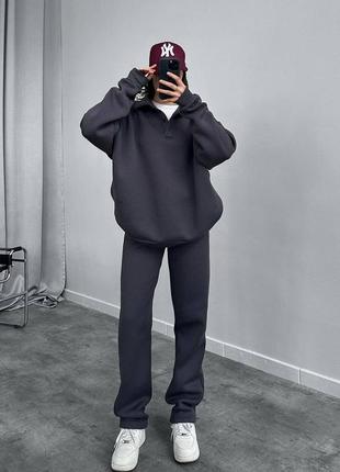 Стильний та теплий жіночий спортивний прогулянковий костюм кольору гоафіт, чорного, синього, молочного, червоного; на флісі з прямими штанами та худі