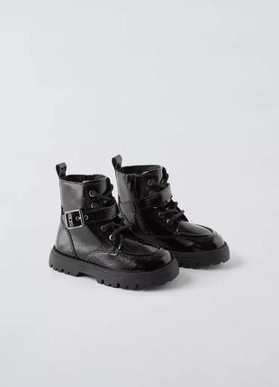 Черные ботинки на девочку с пряжкой zara new