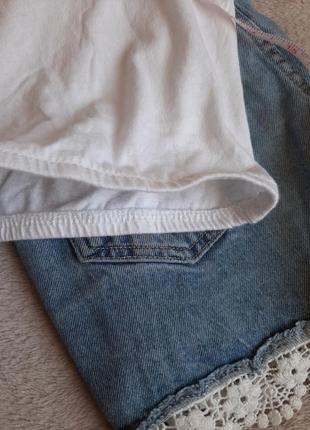 Набор футболка + джинсовые шорты с перфорацией, рюшами, волагами вышивка кружево кружево 122 128 1346 фото
