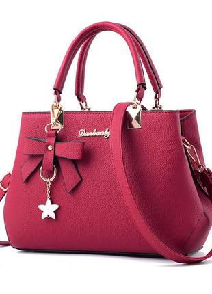 Стильная женская сумка с брелком