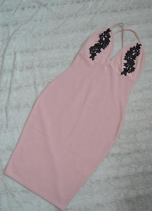 Сукня пудрова з квітами