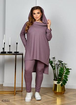 Женский костюм из туники и лосин
