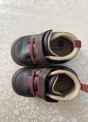 Детские кожаные ботиночки для мальчика stride rite 19 ботинок демисезонная обувь2 фото